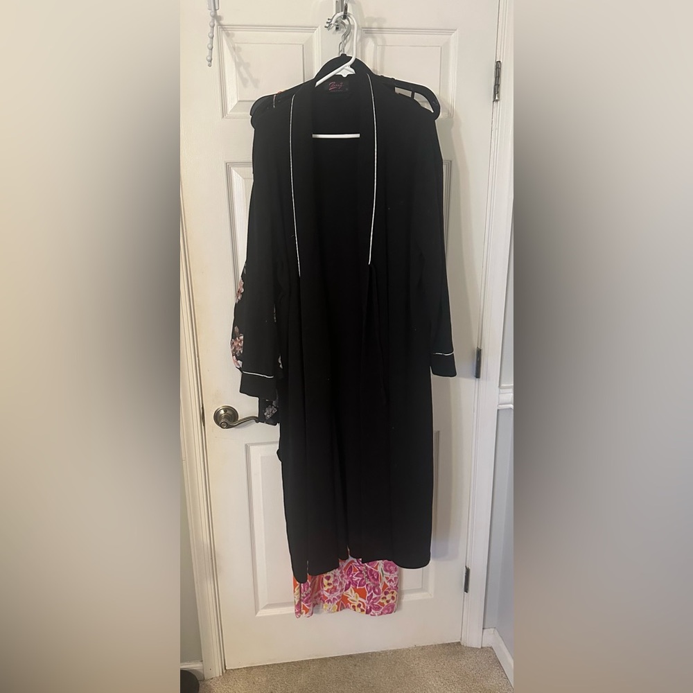 Zexxxy Black Long Knit Robe with White Piping - Size XL
